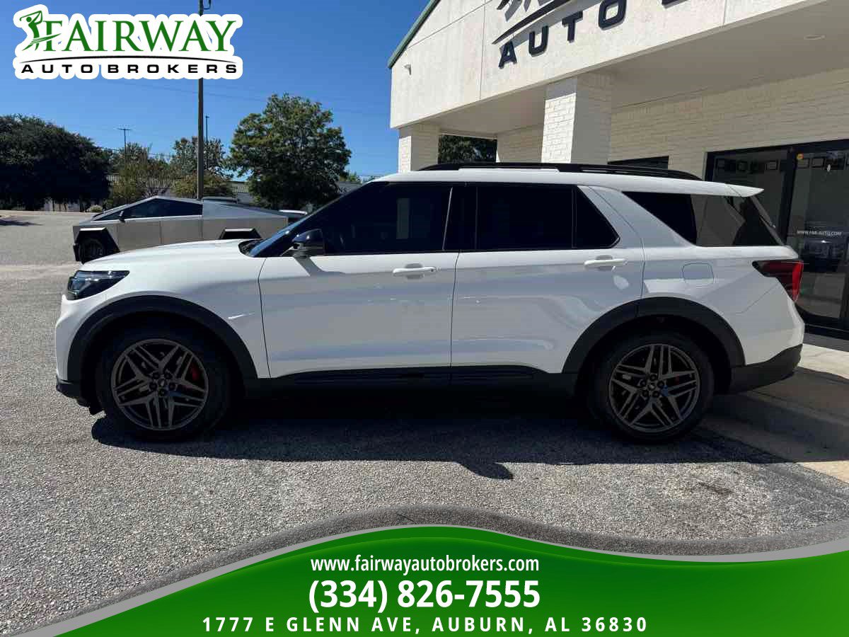 Used 2025 Ford Explorer ST w/ Sun And Sound Package AWD/4WD image 9