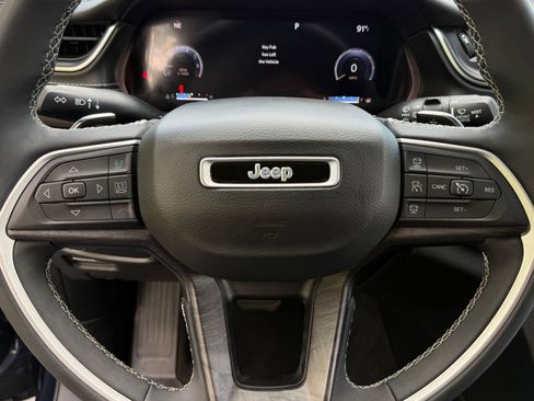 Used 2023 Jeep Grand Cherokee L Limited AWD/4WD image 10