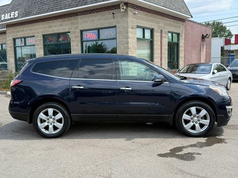 Used 2017 Chevrolet Traverse LT w/ Style and Technology Package AWD/4WD image 4