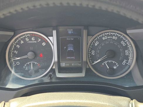 Used 2020 Toyota Tacoma SR5 RWD image 21