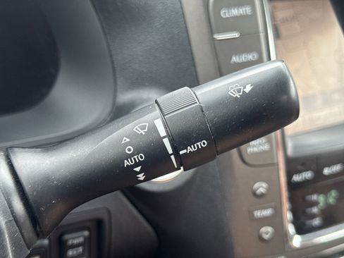 Used 2011 Lexus IS 350C w/ Luxury Pkg RWD image 19