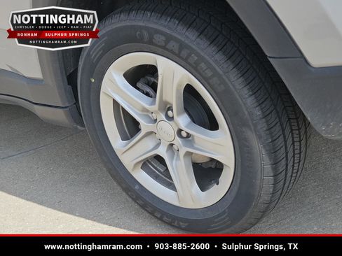Used 2024 Jeep Compass Latitude AWD/4WD image 7