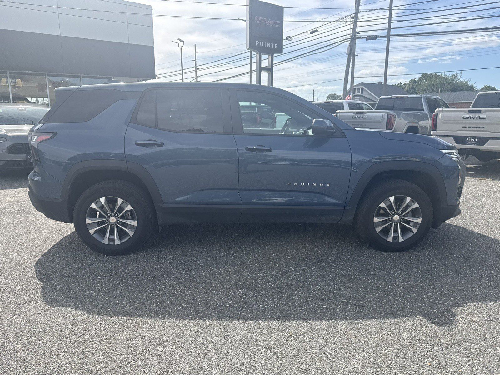 Used 2026 Chevrolet Equinox LT AWD/4WD image 2