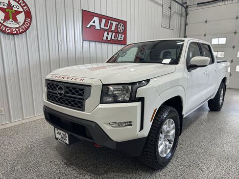 Used 2022 Nissan Frontier SV AWD/4WD image 2