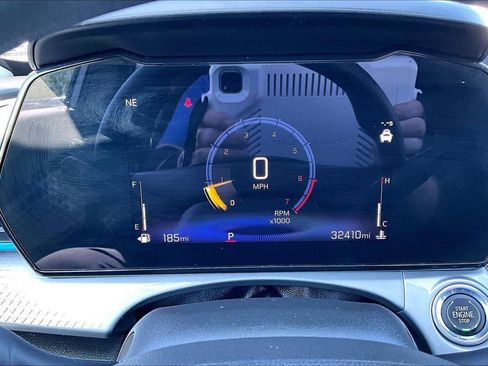 Used 2025 Chevrolet Trax LT FWD image 21