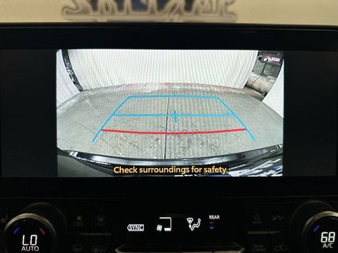 Used 2024 Toyota Highlander XLE AWD/4WD image 26
