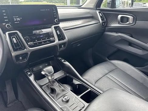 Certified 2022 Kia Sorento S FWD image 11