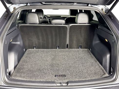 Certified 2021 Volkswagen Atlas Cross Sport SE w/ Panoramic Sunroof Package image 21