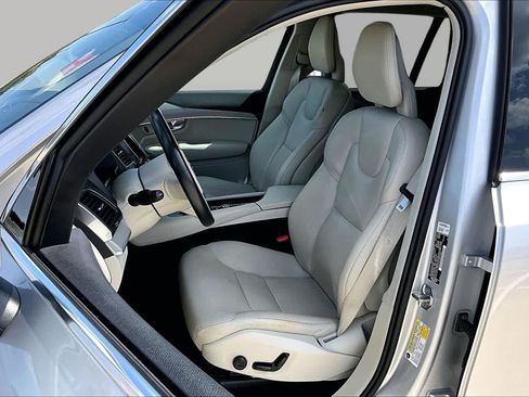 Used 2021 Volvo XC90 T5 Momentum w/ Protection Package Premier FWD image 8