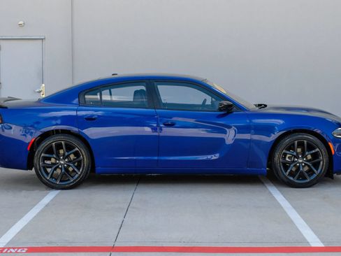 Used 2022 Dodge Charger SXT w/ Blacktop Package RWD image 3
