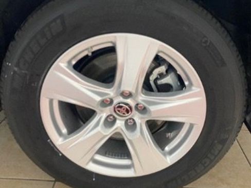 Used 2024 Toyota Highlander LE image 31