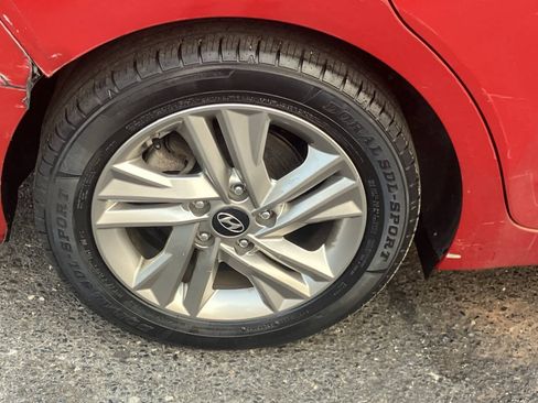 Used 2019 Hyundai Elantra SEL FWD image 16