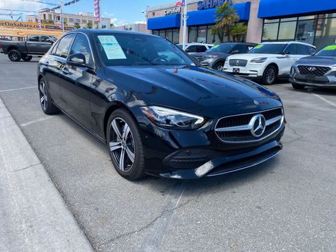 Used 2025 Mercedes-Benz C 300 4MATIC Sedan image 3