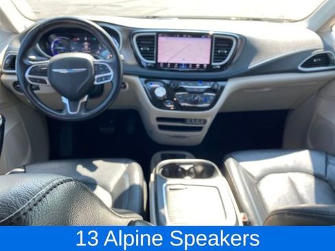 Used 2021 Chrysler Pacifica Touring-L image 6