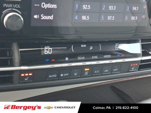 Used 2023 Toyota Sienna XLE AWD/4WD image 19