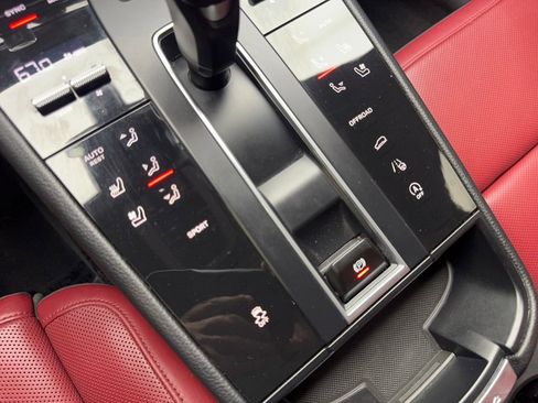 Used 2023 Porsche Macan Turbo image 68