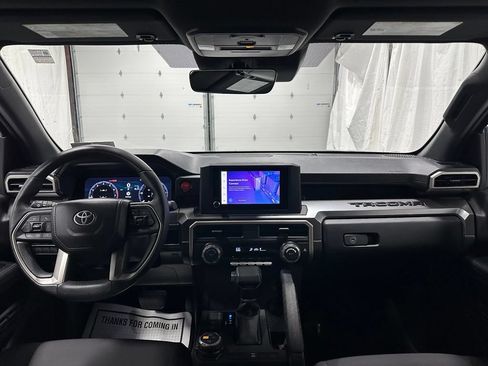 Used 2025 Toyota Tacoma TRD Off-Road AWD/4WD image 40
