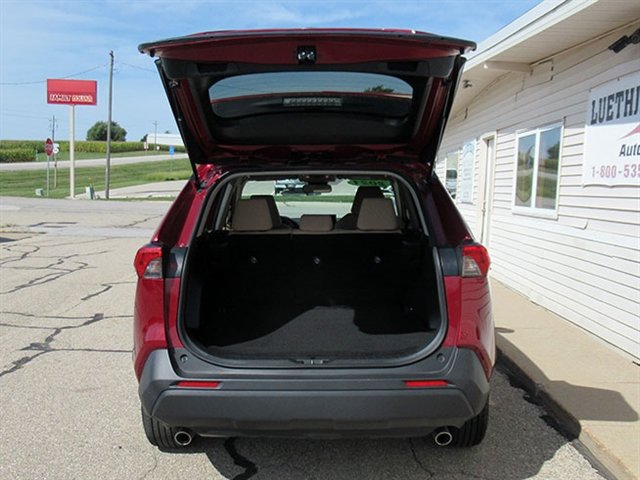 Used 2021 Toyota RAV4 LE FWD image 9