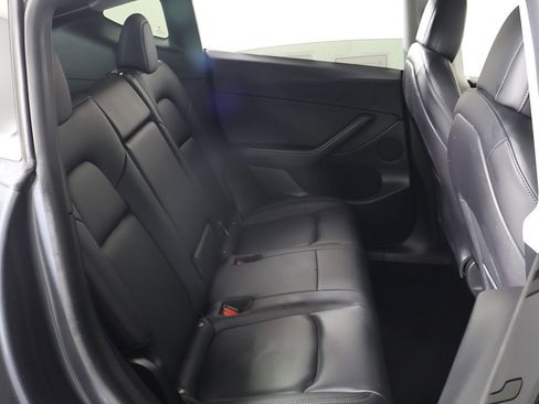 Used 2021 Tesla Model Y Long Range image 32