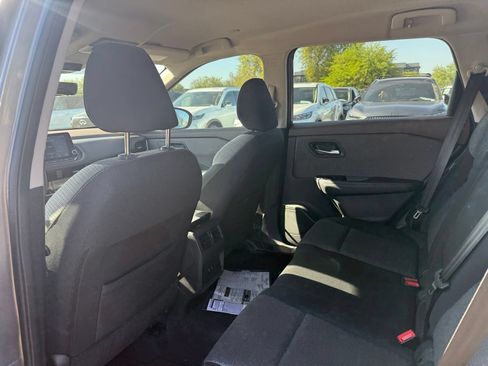 Used 2022 Nissan Rogue SV FWD image 11
