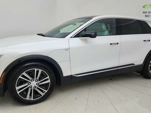 Used 2024 Cadillac Lyriq Luxury w/ LPO, Floor Liner Package AWD/4WD image 2