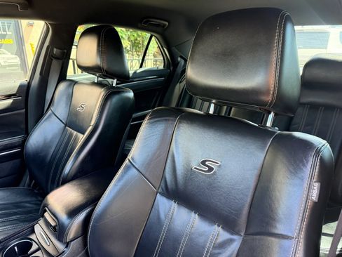 Used 2017 Chrysler 300 S RWD image 10