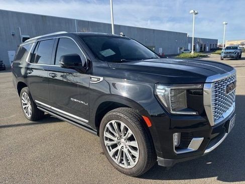 Used 2021 GMC Yukon Denali w/ Denali Premium Package image 4