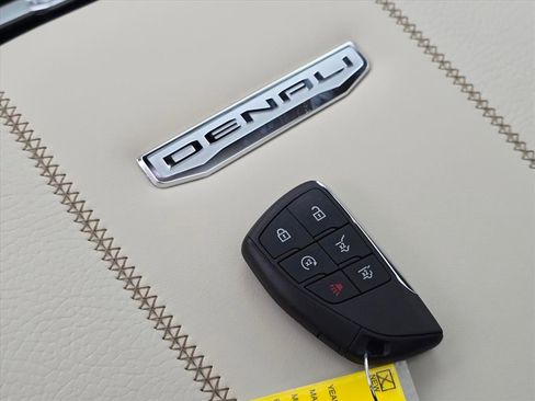 New 2026 GMC Yukon Denali w/ Sun & Power Step Package image 15