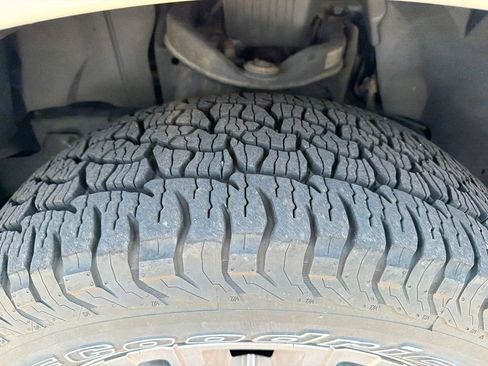 Used 2020 Nissan Titan SL w/ Moonroof Package AWD/4WD image 16