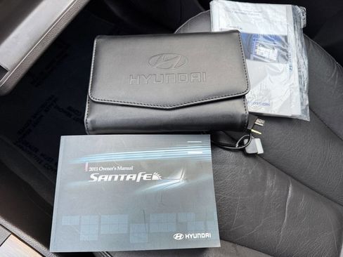 Used 2011 Hyundai Santa Fe Limited w/ Navigation Pkg 4 image 33