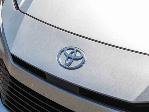 Used 2025 Toyota Camry LE FWD image 23
