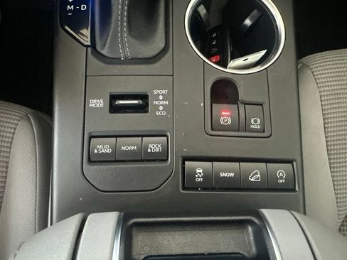 Used 2022 Toyota Highlander LE AWD/4WD image 33