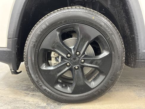 Used 2019 Jeep Compass Latitude AWD/4WD image 23