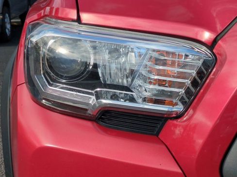 Used 2022 Toyota Tacoma SR5 image 10