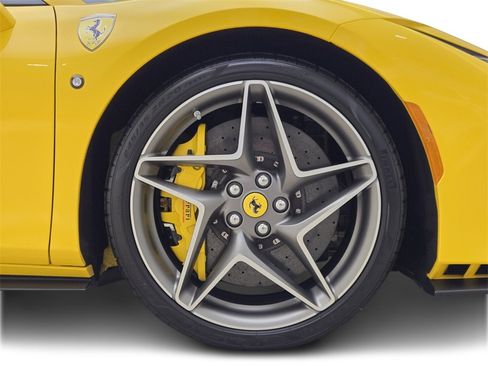 Used 2021 Ferrari F8 Tributo image 7
