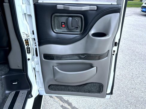 Certified 2013 Chevrolet Express 1500 RWD image 16