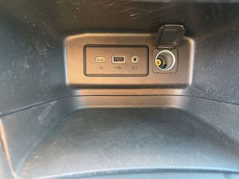 Used 2023 Chevrolet Equinox LT image 25