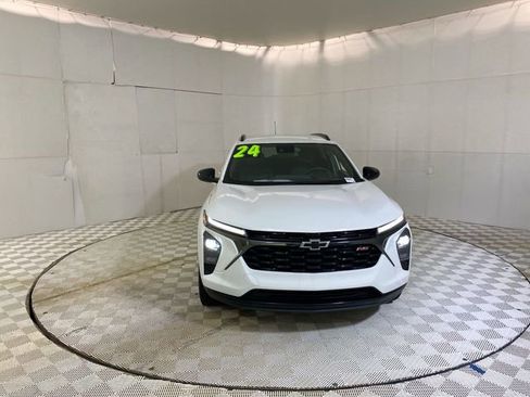 Used 2024 Chevrolet Trax RS w/ Driver Confidence Package FWD image 21