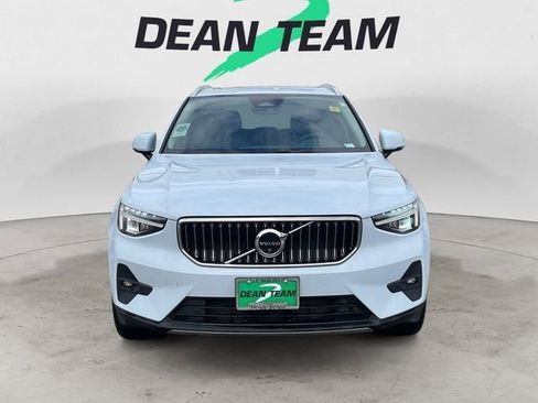 Used 2025 Volvo XC40 B5 Plus AWD/4WD image 2