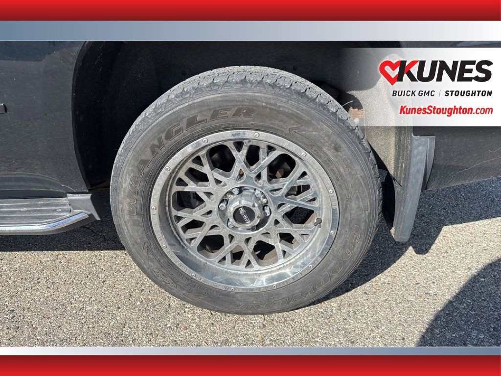Used 2015 Chevrolet Tahoe LTZ AWD/4WD image 16