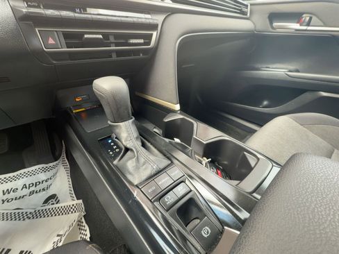 Used 2025 Toyota Camry LE image 31