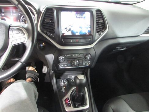 Used 2018 Jeep Cherokee Trailhawk image 78