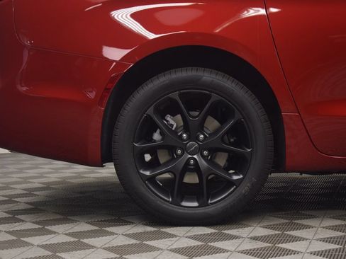 New 2027 Chrysler Pacifica Select AWD/4WD image 8