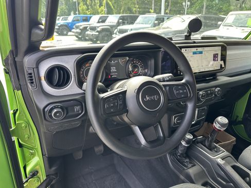 Used 2025 Jeep Wrangler Sport AWD/4WD image 22