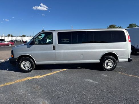 Used 2017 Chevrolet Express 3500 LS RWD image 2
