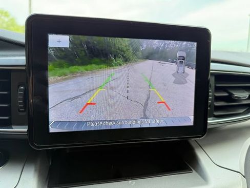 Certified 2022 Ford Explorer XLT w/ Equipment Group 202A AWD/4WD image 11