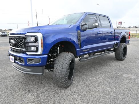 New 2026 Ford F250 Lariat w/ Black Appearance Package image 9