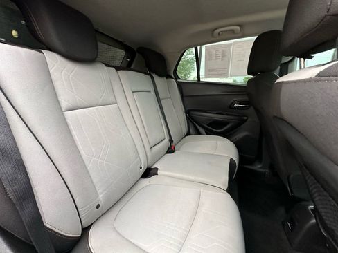Used 2018 Chevrolet Trax LT AWD/4WD image 18