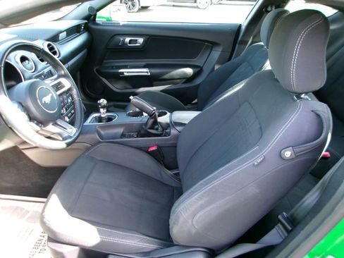 Used 2019 Ford Mustang image 9