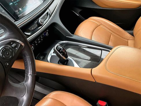 Used 2019 Buick Enclave Essence image 12